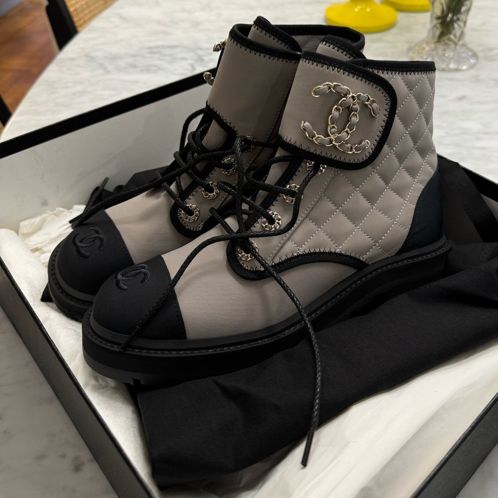 Chanel Women's Chain CC Cap Toe Lace Up Combat Boots Quilted size 38